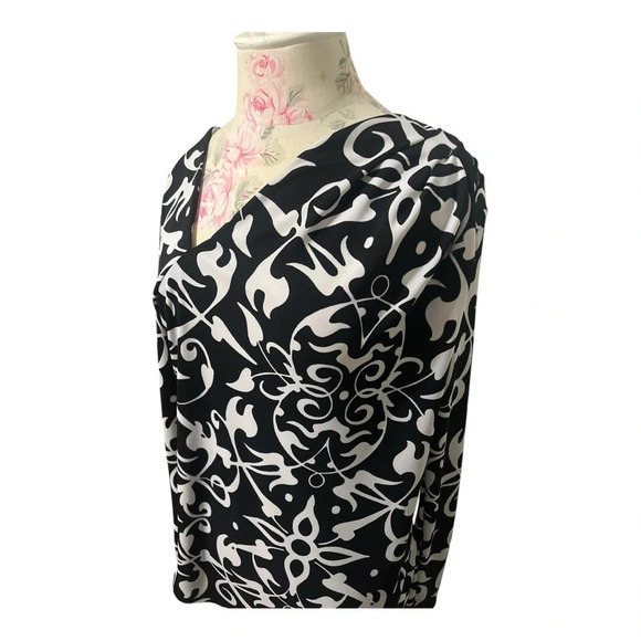 Narciso Rodriguez for Design Nation Black & White Design Offset V-Neck - Picture 4 of 10